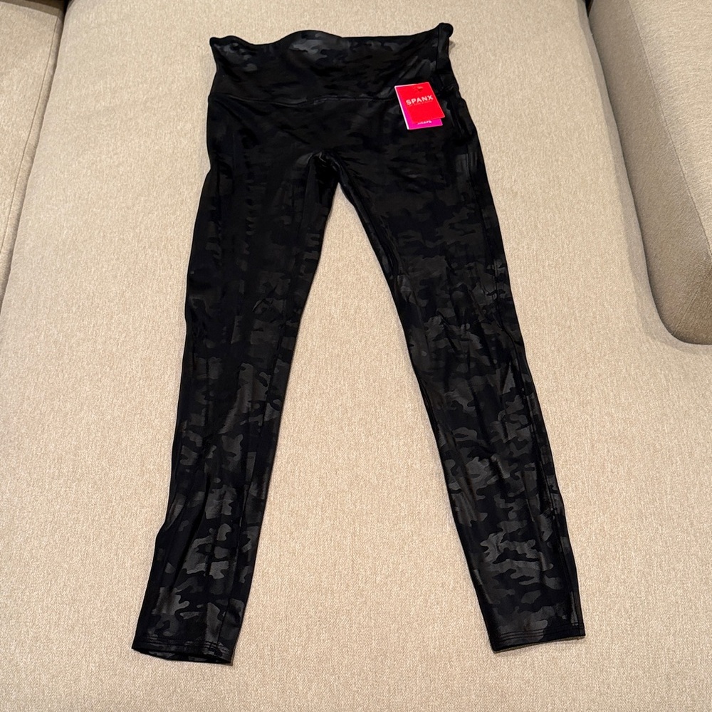 SPANX - Black Camo Leggings